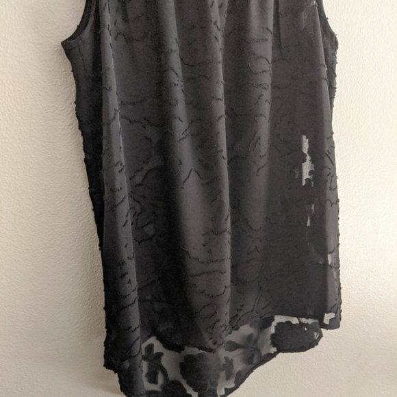 NWT Romantic Delicate Floral Embellished Back Top - Picture 2 of 4